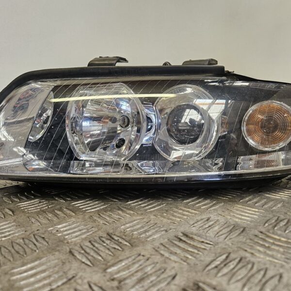 FARO IZQUIERDO AUDI A4 BERLINA (8E) [084411146L]