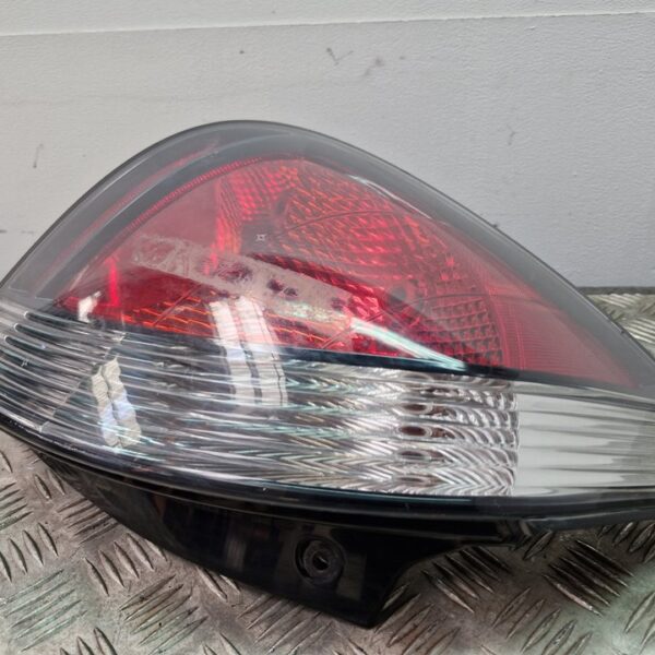 PILOTO TRASERO IZQUIERDO KIA RIO (JB) [924011G2L]