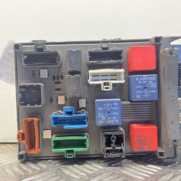 CAJA RELES / FUSIBLES RENAULT LAGUNA II (BG0) [8200179408]