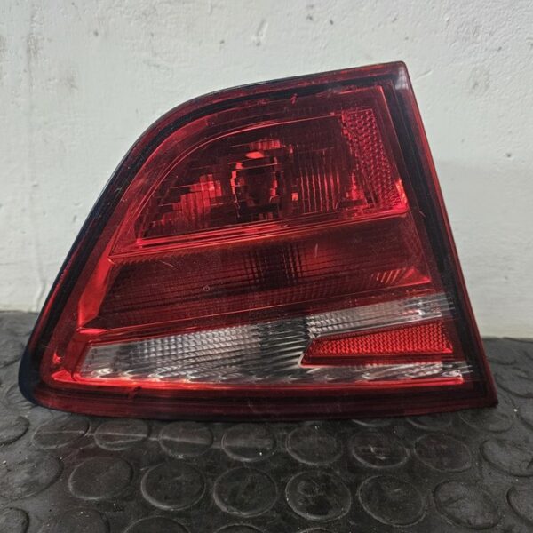 PILOTO TRASERO IZQUIERDO INTERIOR SEAT TOLEDO (KG3) [18491001]