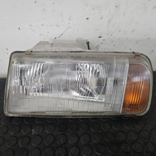 FARO IZQUIERDO   [3530060A31000]