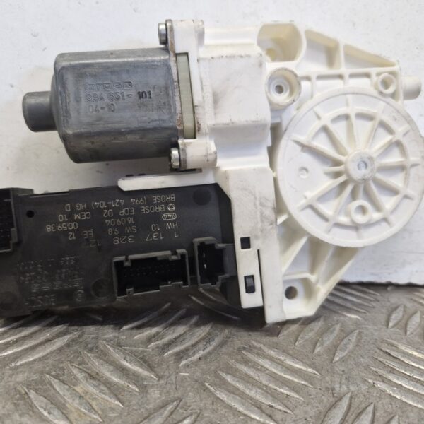 MOTOR ELEVALUNAS DELANTERO DERECHO PEUGEOT 407 [0130822201]