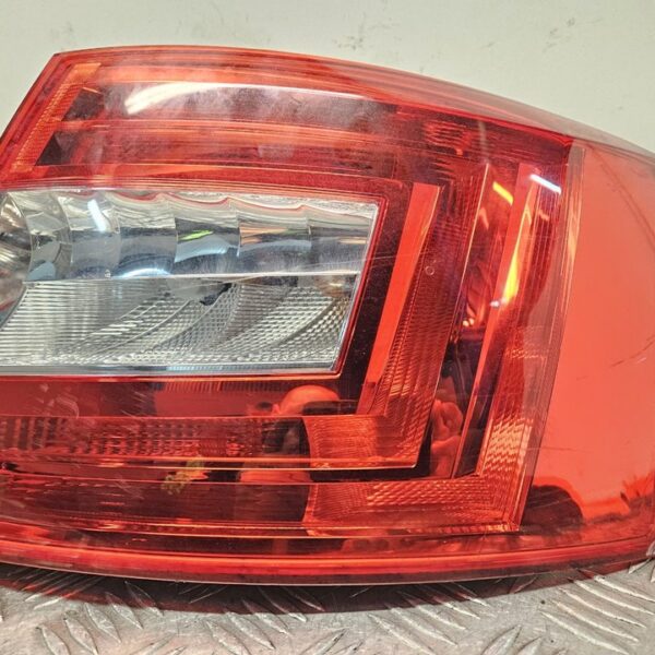 PILOTO TRASERO DERECHO SKODA OCTAVIA COMBI (5E5) [18414002]