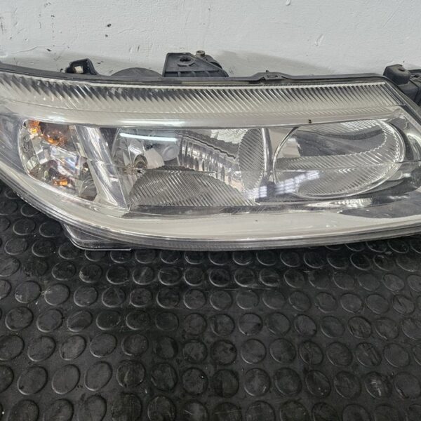 FARO DERECHO RENAULT LAGUNA (B56) [8200002847]