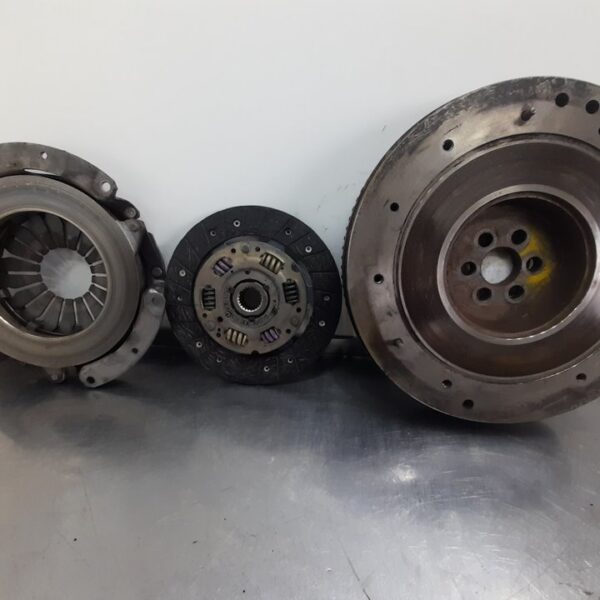 KIT EMBRAGUE NISSAN SERENA (C23M) [LD20]