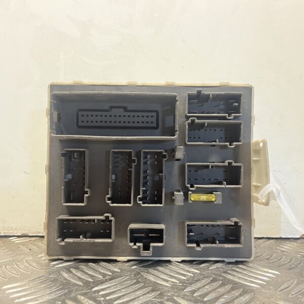 CAJA RELES / FUSIBLES FORD FOCUS BERLINA (CAP) [2M5T14A073BD]