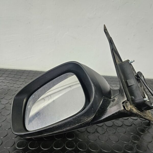 RETROVISOR IZQUIERDO SUZUKI SWIFT BERLINA (SF/EA) [8470262J20]