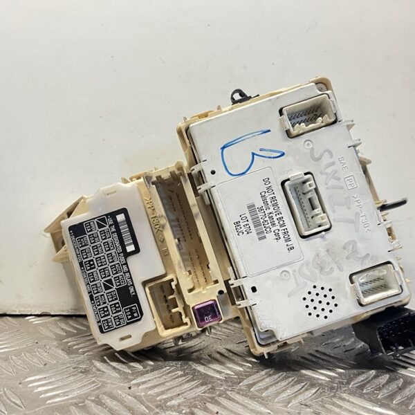 CAJA RELES / FUSIBLES SUZUKI SWIFT BERLINA (RS/MZ) [3677062JC0]