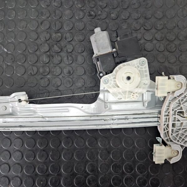 ELEVALUNAS DELANTERO DERECHO HYUNDAI KONA (OS) [82450J9010]