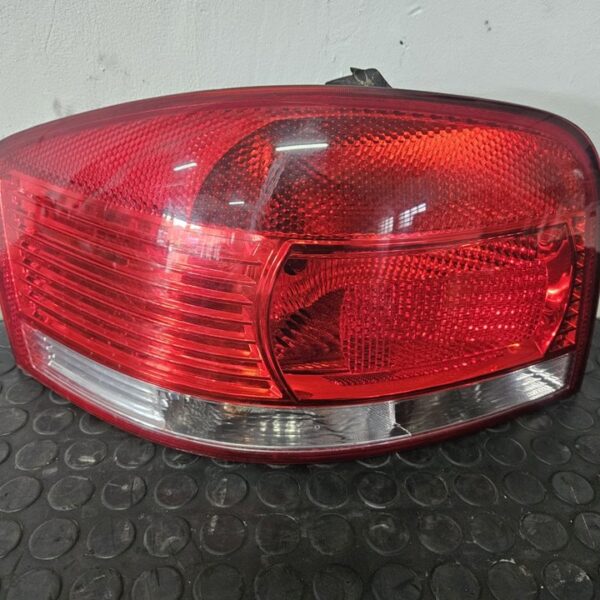 PILOTO TRASERO IZQUIERDO AUDI A3 (8P1) [8P0945257]