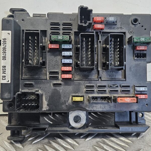 CAJA RELES / FUSIBLES PEUGEOT 206 BERLINA 4-PT. [9657608780]