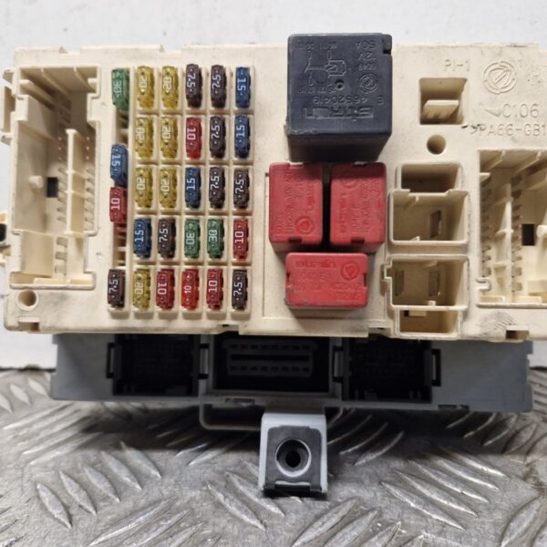 CAJA RELES / FUSIBLES FIAT STILO (192) [51755127]