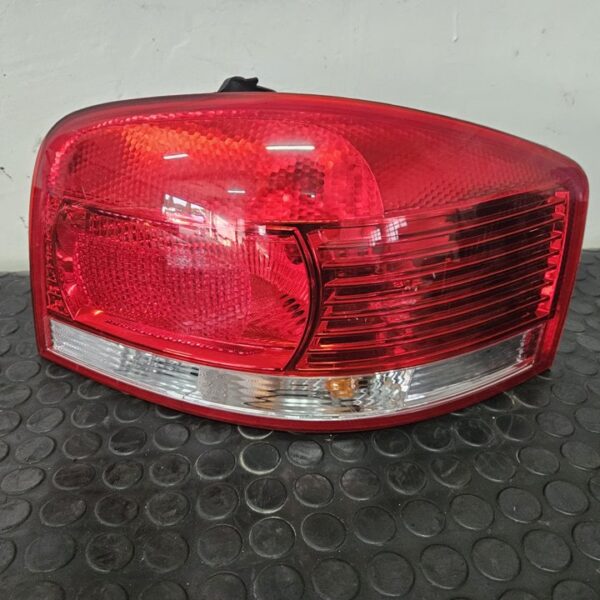 PILOTO TRASERO DERECHO AUDI A3 (8P1) [8P0945258]