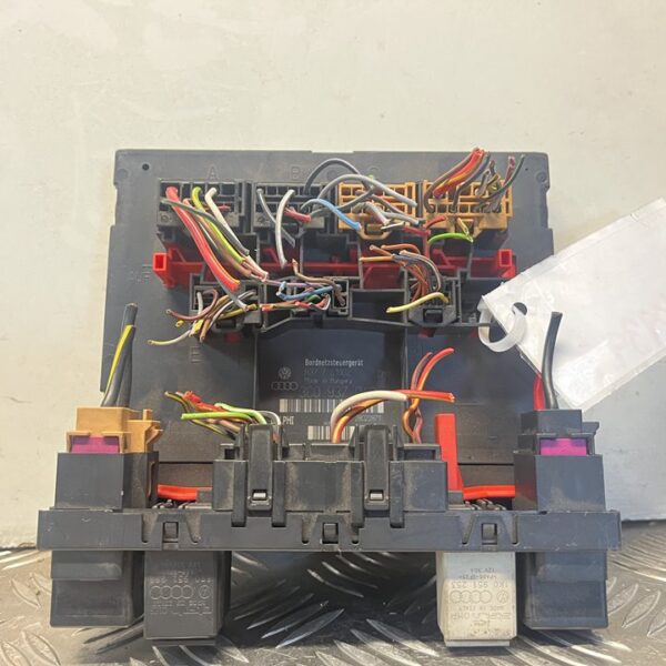 CAJA RELES / FUSIBLES SEAT LEON (1P1) [3C0937049D]