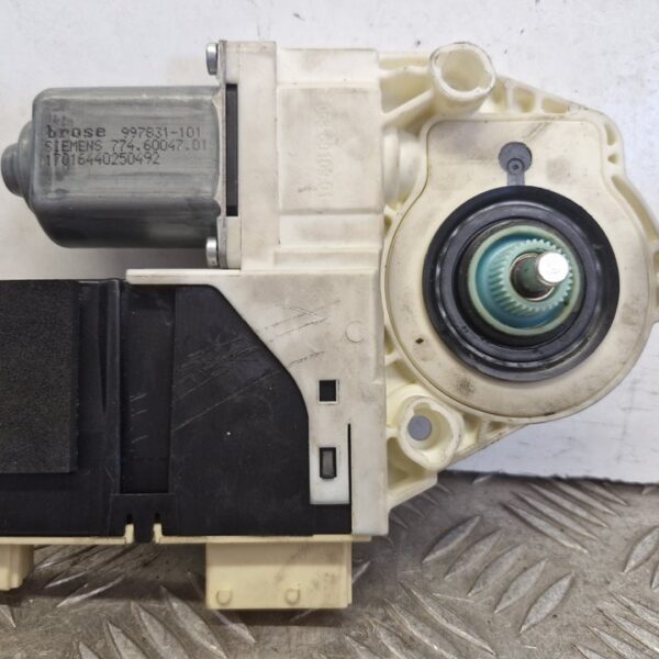 MOTOR ELEVALUNAS DELANTERO DERECHO CITROEN C4 BERLINA [997831101]