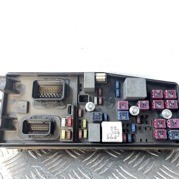 CAJA RELES / FUSIBLES KIA CARNIVAL [919504D050]