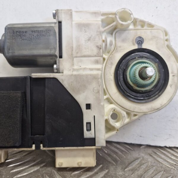 MOTOR ELEVALUNAS DELANTERO DERECHO CITROEN C4 BERLINA [997831101]