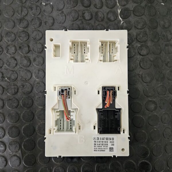 CAJA RELES / FUSIBLES MERCEDES-BENZ VITO BASIC-KOMBI (639) [A4479009409]