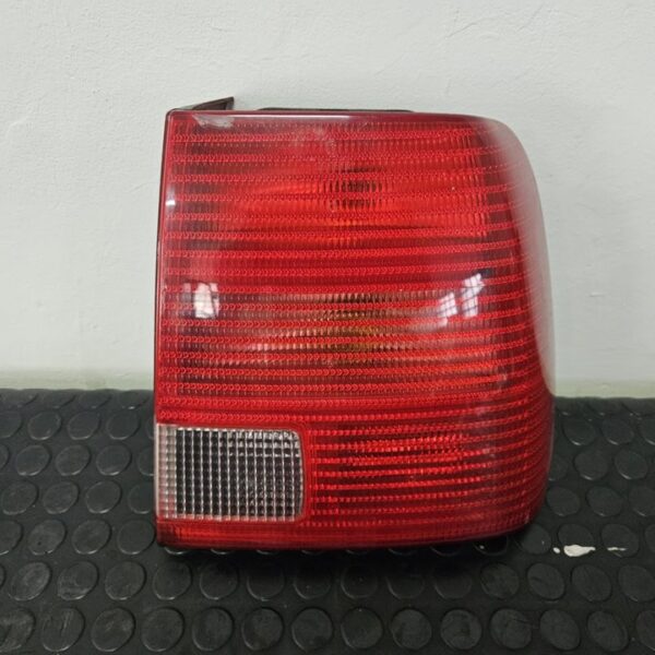 PILOTO TRASERO DERECHO VOLKSWAGEN PASSAT BERLINA (3B2) [3B5945257]