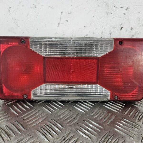 PILOTO TRASERO DERECHO PARAGOLPES   [5801631433]