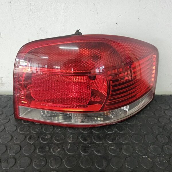 PILOTO TRASERO DERECHO AUDI A3 (8P1) [8P0945258]