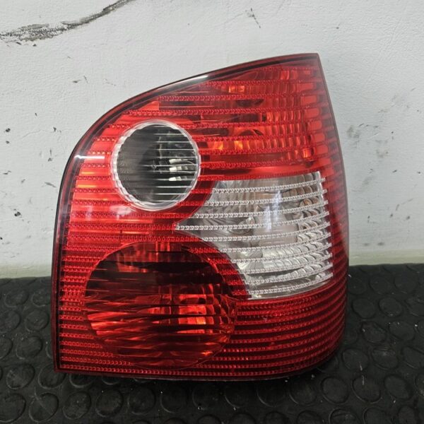 PILOTO TRASERO DERECHO VOLKSWAGEN POLO IV (9N1) [6Q6945096B]