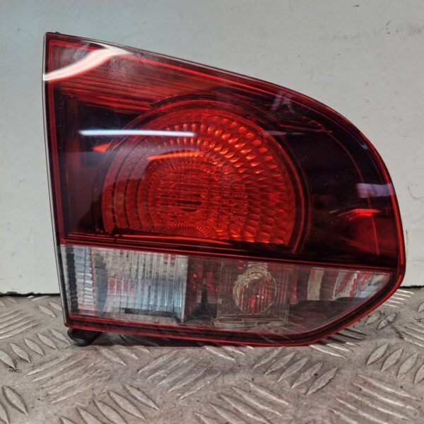 PILOTO TRASERO IZQUIERDO INTERIOR VOLKSWAGEN GOLF VI (5K1)(10.2008) [5K0945093K]