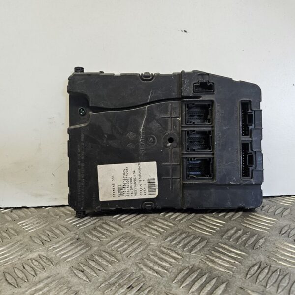 CAJA RELES / FUSIBLES RENAULT MEGANE II BERLINA 3P [8200261824]