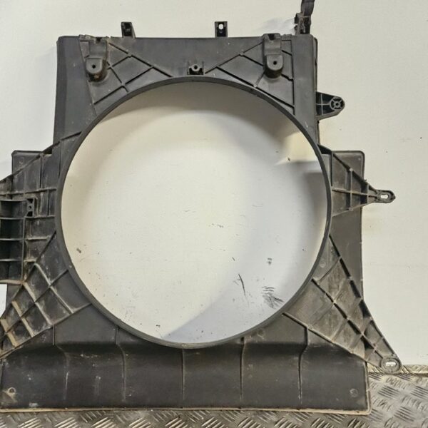 CALANDRA DELANTERA DE RADIADOR IVECO DAILY KOMBI [812600500]