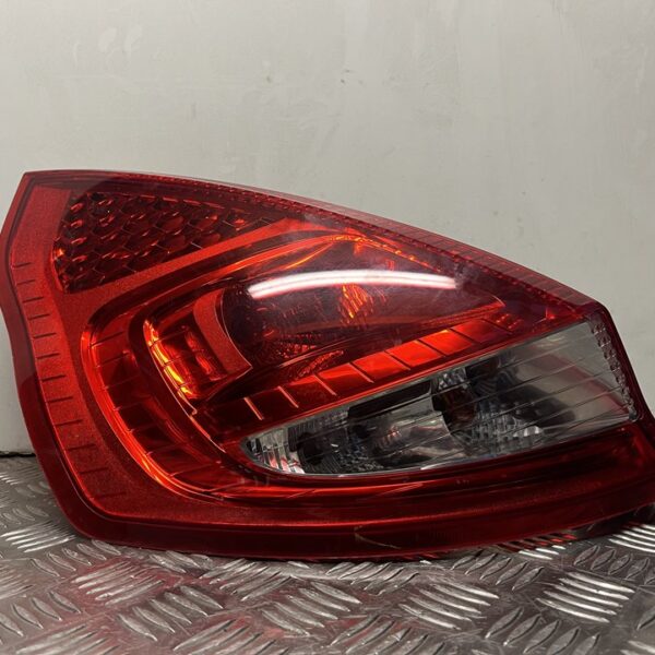 PILOTO TRASERO IZQUIERDO FORD FIESTA (CB1) [8A6113405A]