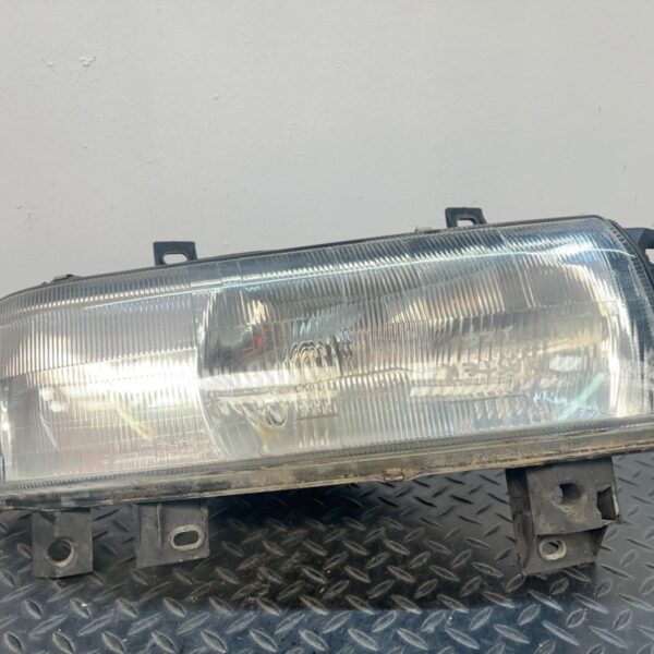 FARO DERECHO RENAULT MASTER FURGÓN [7700352104]