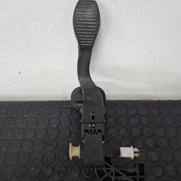 PEDAL EMBRAGUE FIAT GRANDE PUNTO (199) [3801990123]