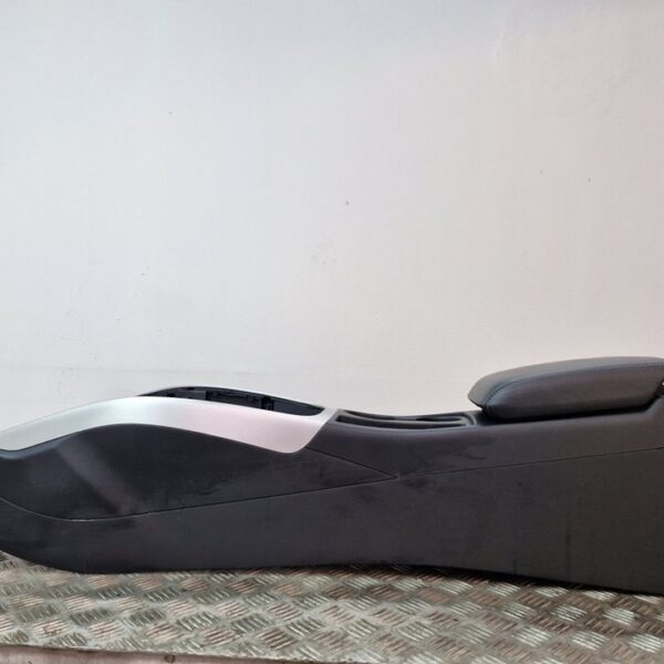 APOYABRAZOS CENTRAL AUDI A5 COUPE (8T) [8K0864981D]