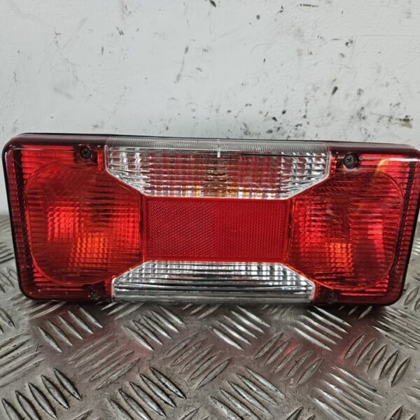 PILOTO TRASERO IZQUIERDO PARAGOLPES   [5801631433]