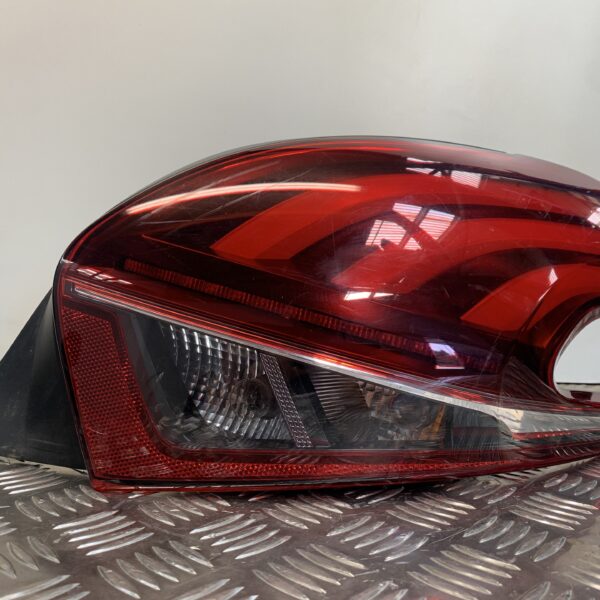 PILOTO TRASERO DERECHO PEUGEOT 208 [9810430580]