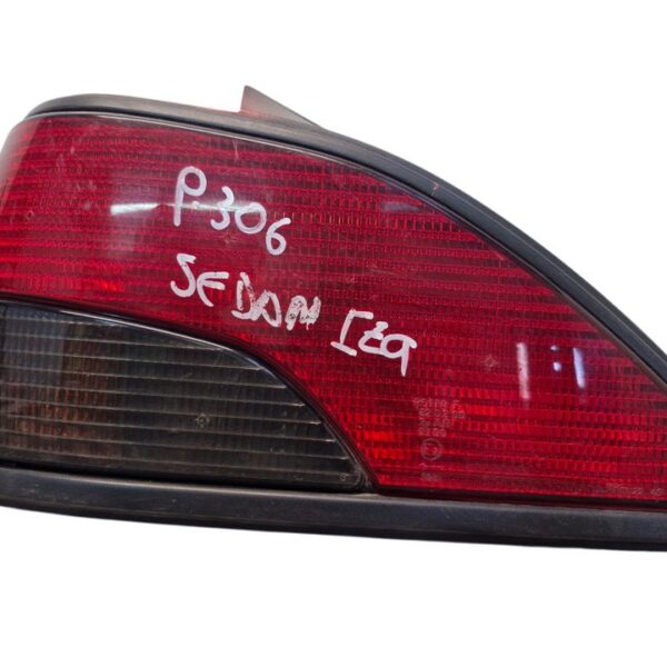 PILOTO TRASERO IZQUIERDO PEUGEOT 306 3/5 PT. / 4 PT. (S2) [47625]