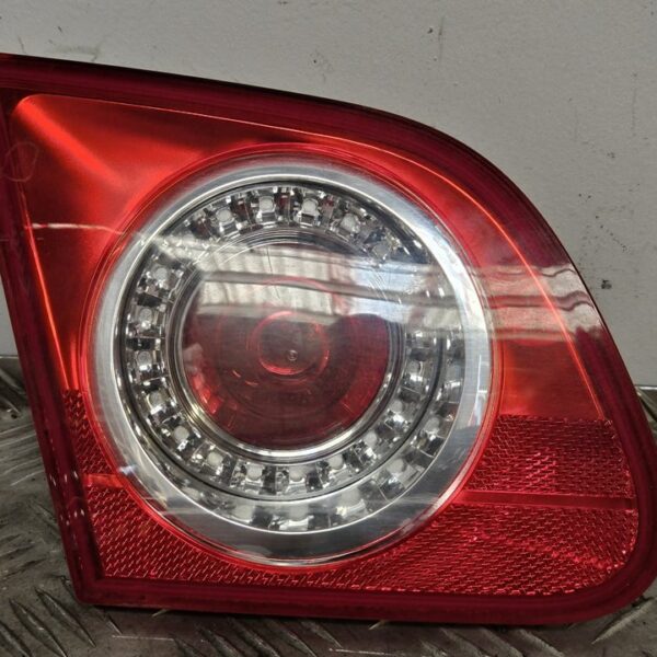 PILOTO TRASERO DERECHO INTERIOR VOLKSWAGEN PASSAT BERLINA (3C2) [3C5945093E]