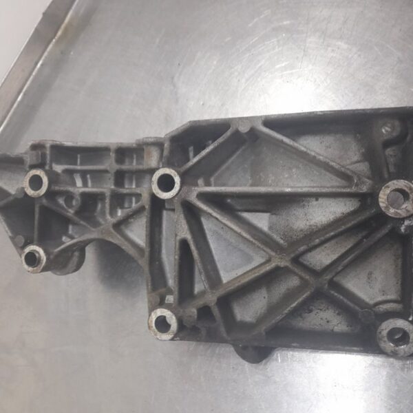 SOPORTE ALTERNADOR VOLKSWAGEN GOLF V (1K1)(10.2003) [03G903143A]